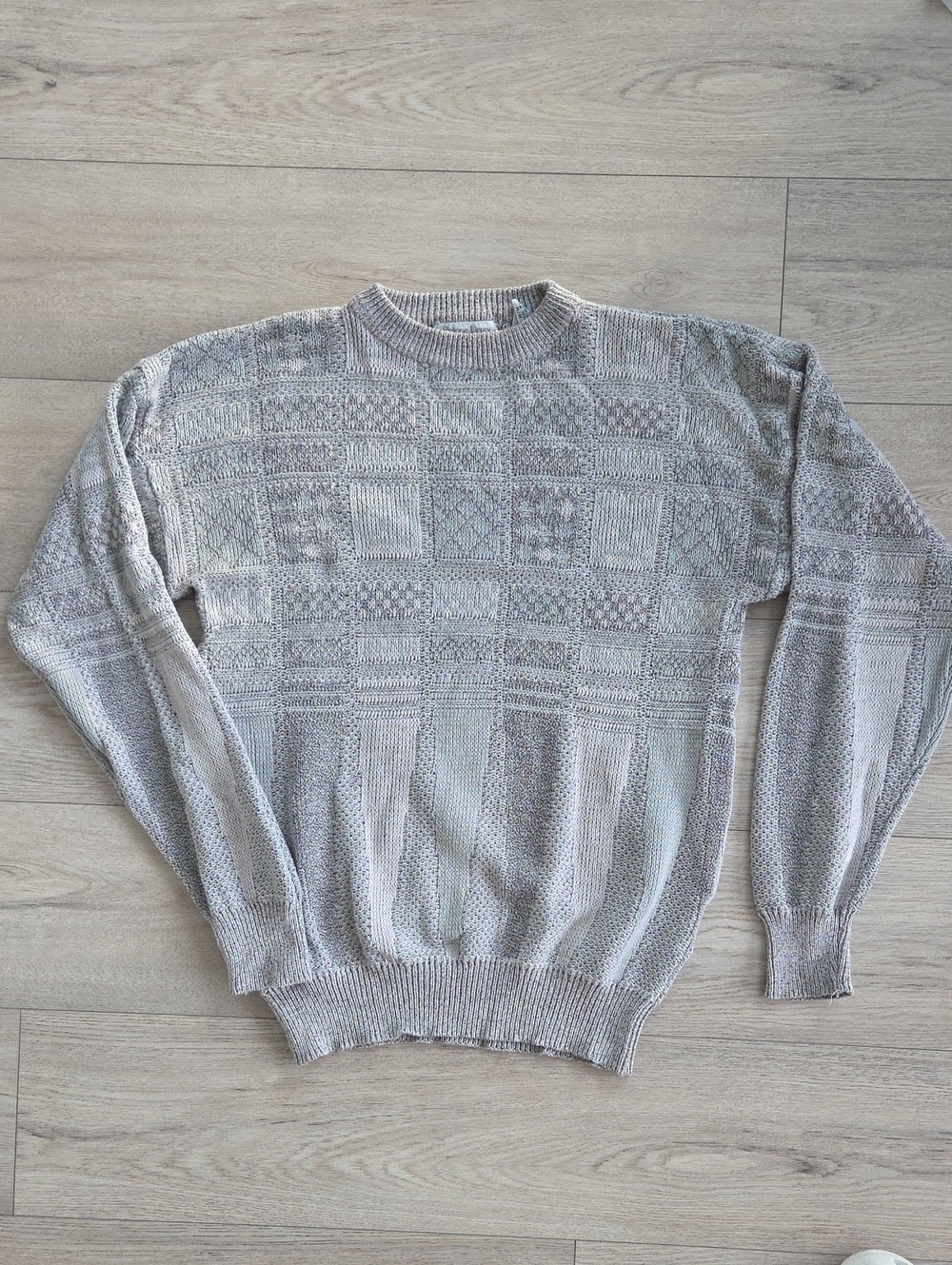 Vintage Men's Gray Textured Crewneck Sweater